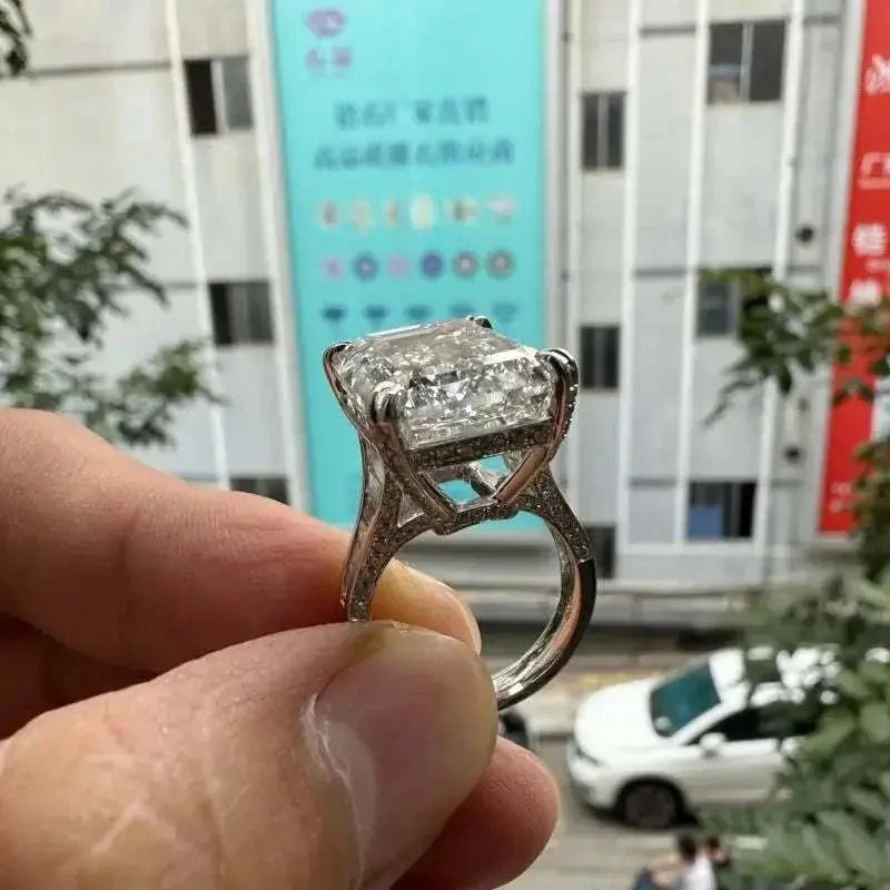 Ruihe Hot Sale Classic Design Emerald Cut 20ct 18K Gold Luxurious Rings Main Stone Lab Diamond Girlfriend Gift - The Sparkling Squirrels & Co.